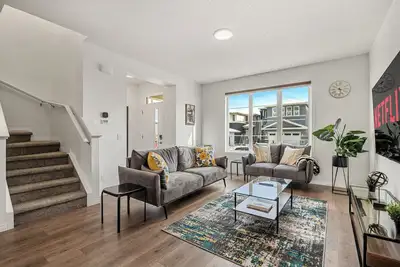 Image de Quiet 3br + 2. 5 Bath Home In Calgary Near Airport