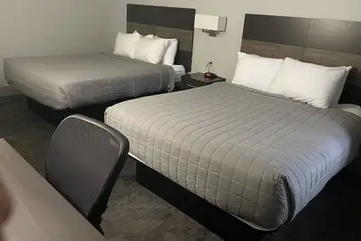 Lincoln Hotel - Double Queen