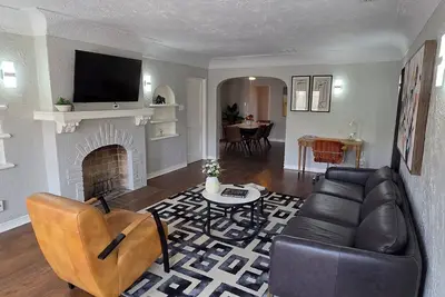 Image de 2nd Floor New! ! ! Remodeled! ! University Park -\n***1 Block from Smu Campus***