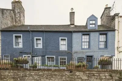 Image de Historic 1600s townhouse in South Queensferry with Forth Bridge views and easy Edinburgh access.