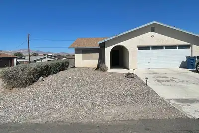 Image de Charming 2-bedroom house in delightful Bullhead City with Ac and garage parking.