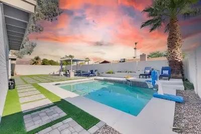 This Yard Is Cool Y'all! Hot Pool! Game Room!