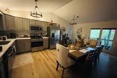 Image de Peaceful 3-bedroom, 3-full bath house with lake and mountain views in Hiawassee.