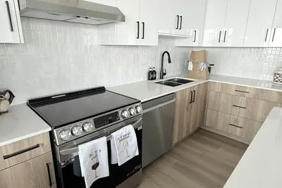 Image de Cozy, Modern 2 bedroom condo in Burnaby