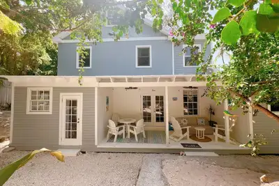 Image de Sea Song, your island dream escape. A serene 4-bed tropical garden hideaway.