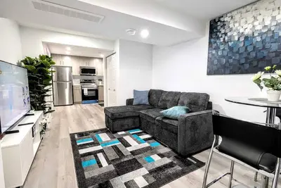Image de Cozy 1 Bedroom Guest suite with Private Entrance.