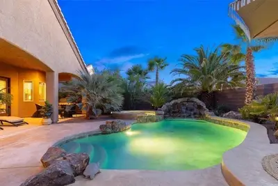 Image de Gated single story 3 bed 3 bath 1 office house with private pool and spa