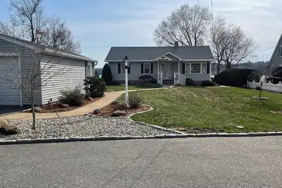 Image de Charming 2-bedroom house located on Bolton Lake