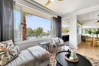 Image de Modern Green Point Apartment with Balcony