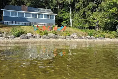 Image de Peaceful 3 Br year round cottage w/dock and sandy beach on Long Lake in Bridgton