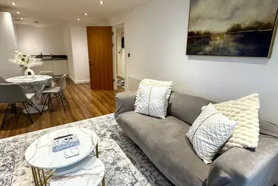 Image de Stylish 2-Bed Apt Private Parking 10mins to Centre