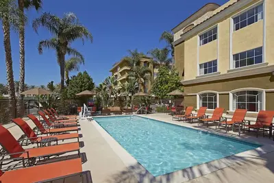 Image de Family Suite: Steps from Disneyland with Pool, Free Parking