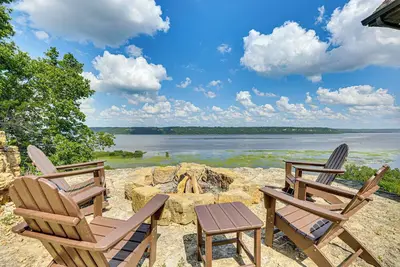 River Views + Wraparound Deck: Dubuque Getaway
