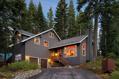 Image de Hot Tub, Forest Views & Tahoe Donner Access | Alpenglow Chalet by AvantStay