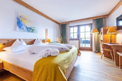 Image de \"Edelweiß\" - double room with bath, sep. Wc (4-6 n. ) - Nature and Wellness Hotel Höflehner