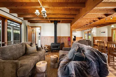 Image de Alpine Alps Cabin-Sleeps 10-Pool & Mountain Views