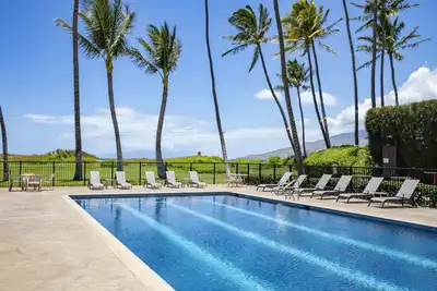 Image de 2 Units in Waiohuli  - Oceanviews, Sleeps 8 in total.