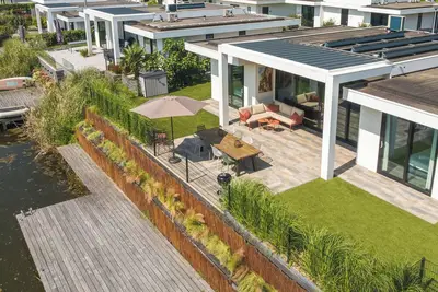 Image de Modern 8-person waterfront villa with fenced garden, private jetty, spacious open living area and full comfort for families – pets welcome.