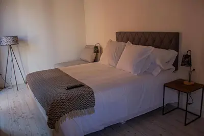 Image de Chambre d'hôtes 'Habitació' avec terrasse partagée, Wi-Fi et climatisation