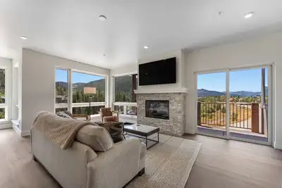 Image de New Build 2025 - Pool & Fitness Center, 5 Mins to Keystone Slopes!