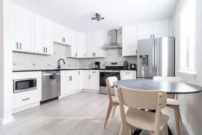 The Vibe on Durham Xiv • 8791