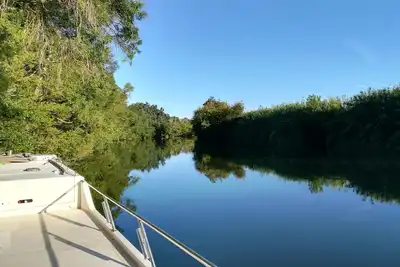 Image de Bateau 'Odyssey Croisières' avec vue sur le lac et climatisation