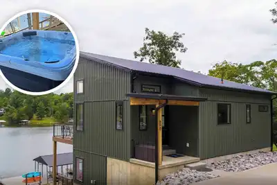 Image de Lakefront Home with Dock - Hot tub - 7 miles to Ark