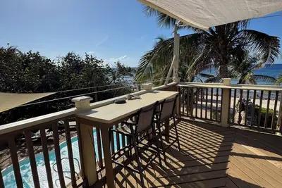 Image de Oceanfront 1-bdr 1-bath \"Coconut Palm Suite\" 100 ft from the Ocean with a Pool!