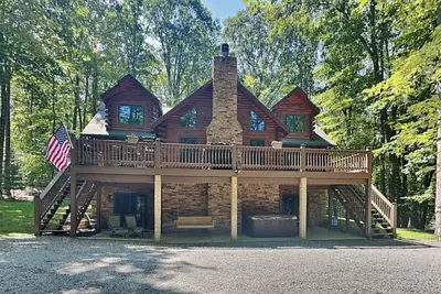 Image de Log Heaven | Serene Views, Hot Tub, Fire Pit