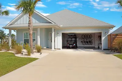 Image de ☀️🐢Private Home | Golf Cart + Bikes | Pet Friendly | Tipsy Turtle🐢☀️