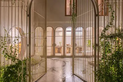 Image de A 5 Bedroom Boutique Villa