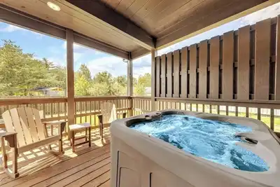 Image de Wanderwood Retreat*Sleeps 12*Hot Tub*3 King Suites
