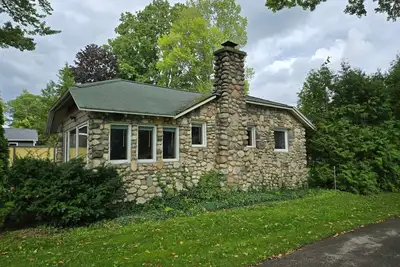 Image de Long Lake Stone Cottage with Frontage - 4 Kayaks - Fire pit - Pet friendly