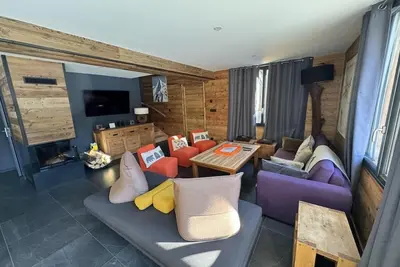 Image de Chalet, 350m du centre station, terrasse, cheminée ou poêle à bois, parking, casier à ski, 135m²