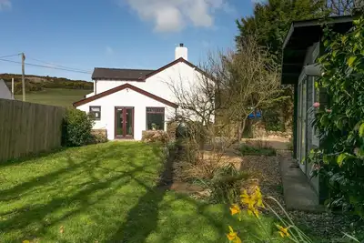 Image de Pass the Keys | Modern, Character Welsh Cottage with Garden