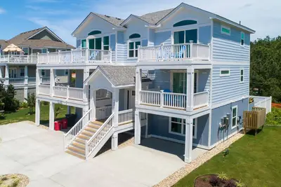 Gorgeous 5br | Private Pool | Hot Tub | Balcony