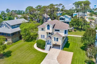 Soundview 4br | Pool | Hot Tub | Fireplace