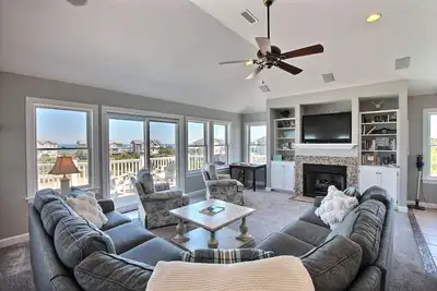 7br house with pickleball lines & net