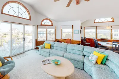 4br | Private Pool | Fireplace | Balcony | W/D