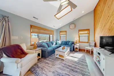 Charming 4br | Private Pool | W/D