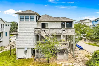 Spacious 4br | Deck | Washer/Dryer