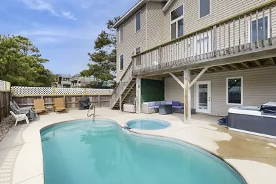 Image de Modern 4br home with Private Pool and Hot Tub