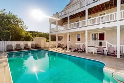 8br Dog Friendly | Private Pool | Hot Tub | Deck