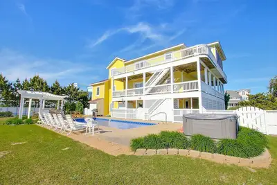 Walk to Beach 9br | Pool | Hot Tub | Elevator | Pets