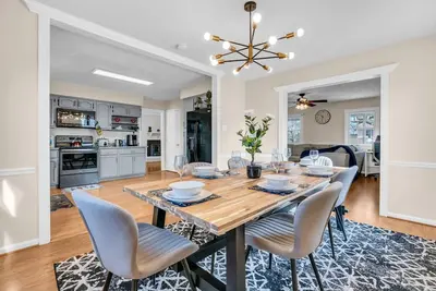 Image de Enchanting Edge of Relaxation in Central Sterling - Spacious 6-bedroom house