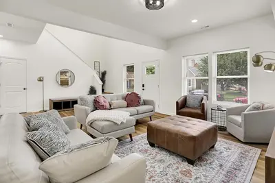 Image de Near Downtown Indy Spacious Home 4bd 2 Car garage