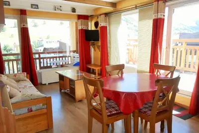 Image de À 250m des pistes de ski, 4ème étage, vue pistes de ski, balcon, télévision, casier à ski, 30m²