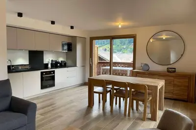 Image de À 140m des remontées, 2ème étage, vue montagne/village, balcon, parking, télévision, 69m², Morzine