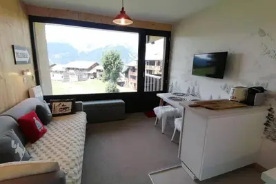 Image de À 100m des pistes de ski, 1er étage, balcon, télévision, casier à ski, 20m², Montalbert