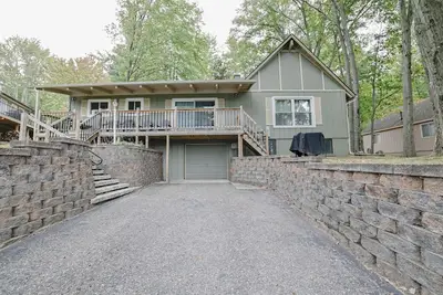 Image de Lake Access | Firepit, Fireplace, Dock & Views
